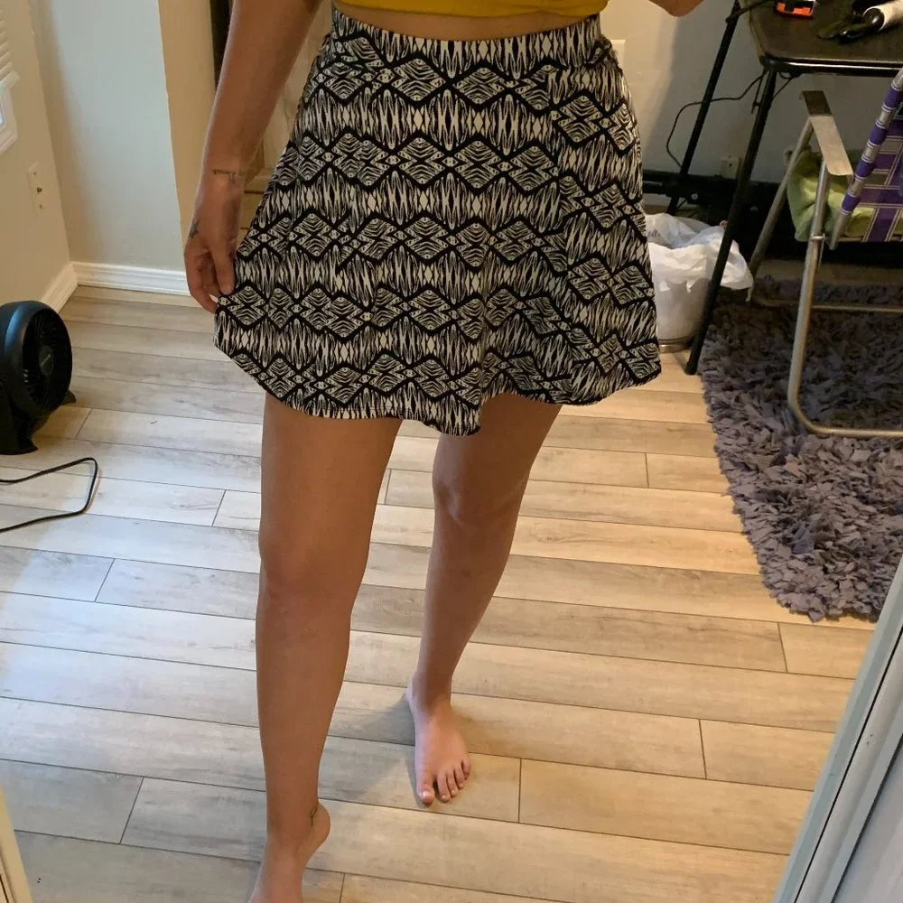 Decree Black & White High Waisted Skater Skirt Juniors Size Medium - Picture 1 of 6
